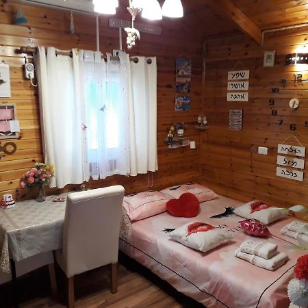 Happiness Zimmer צימר האושר - גם לציבור הדתי Appartement Naharia Buitenkant foto