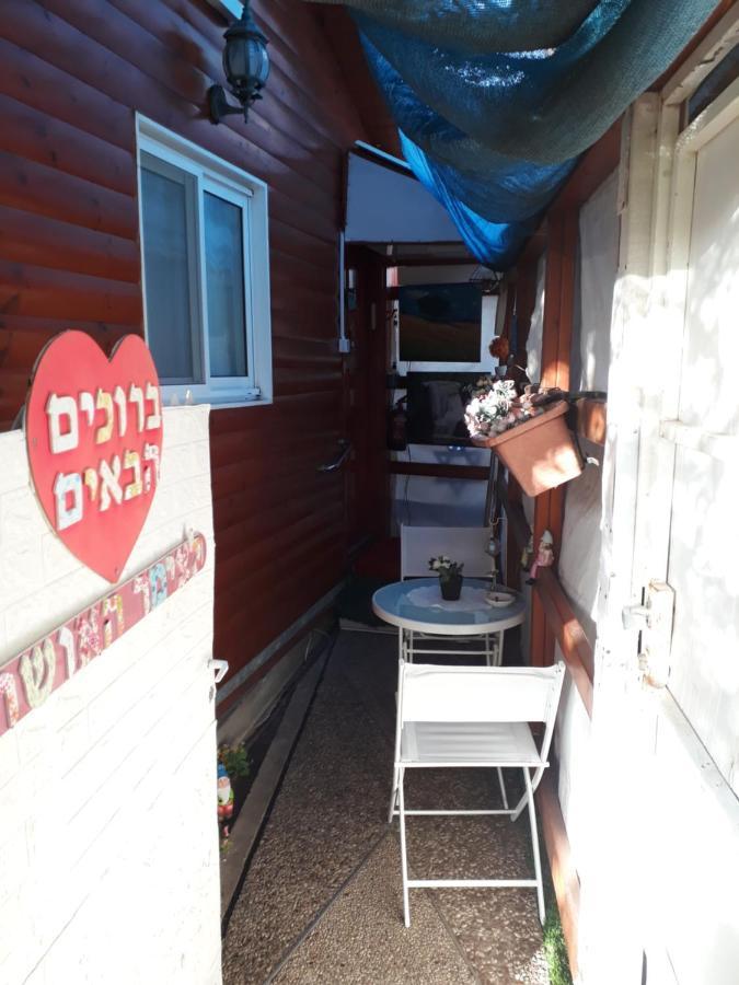 Happiness Zimmer צימר האושר - גם לציבור הדתי Appartement Naharia Buitenkant foto