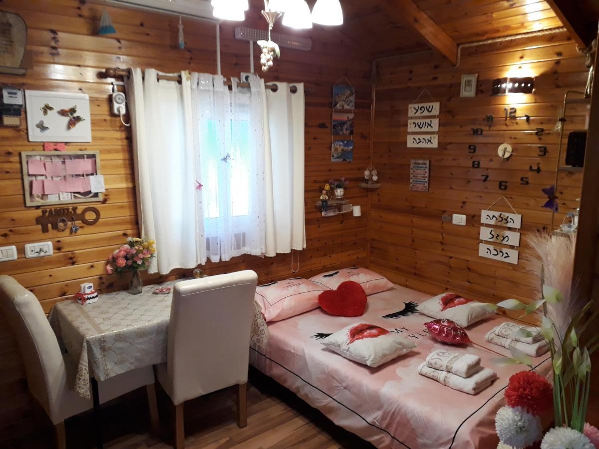 Happiness Zimmer צימר האושר - גם לציבור הדתי Appartement Naharia Buitenkant foto